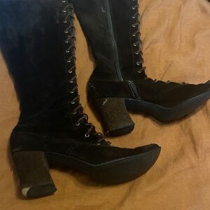 True vintage suede chocolate brown lace up boots